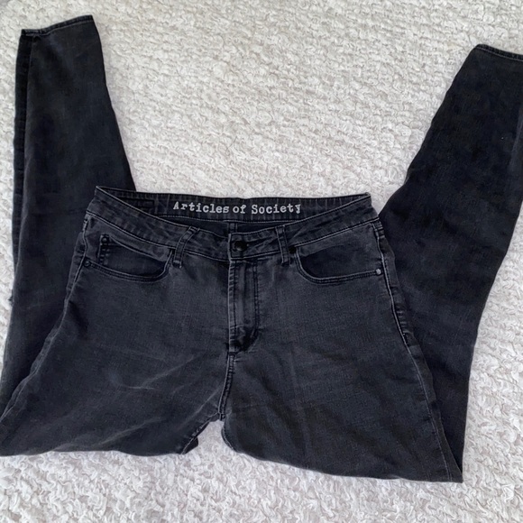 Knee Ripped Distressed Jeans - Picture 1 of 4